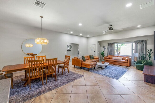 Building Photo - 1800 Burgundy Dr