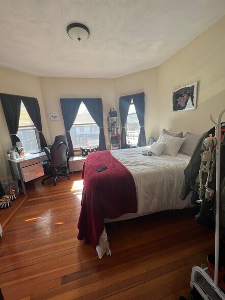 Building Photo - 51 Elm St