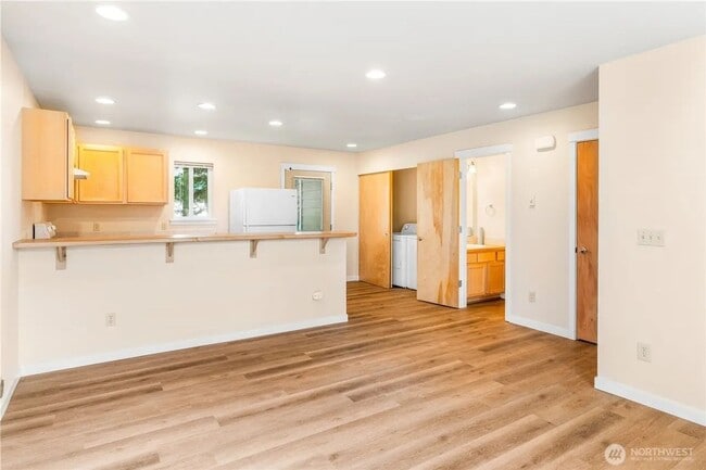 Building Photo - 5863 Cedar St