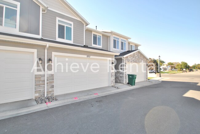 Building Photo - 913 Robert Ave