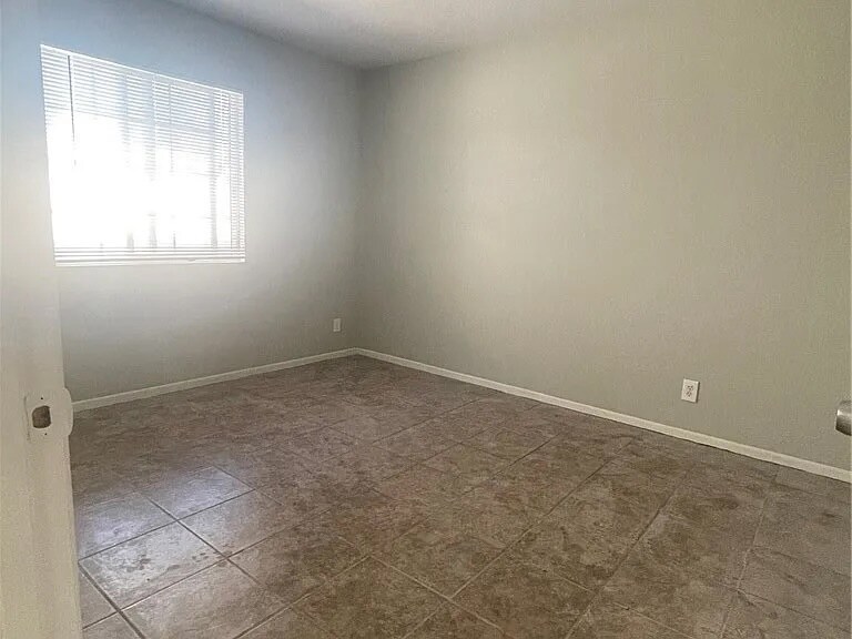 Building Photo - 12758 Russell Ave