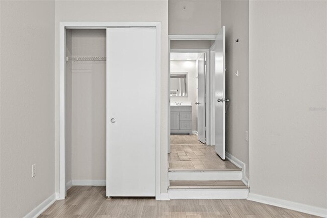 Building Photo - 2402 W Azeele St