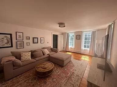 Building Photo - 8 Lake St