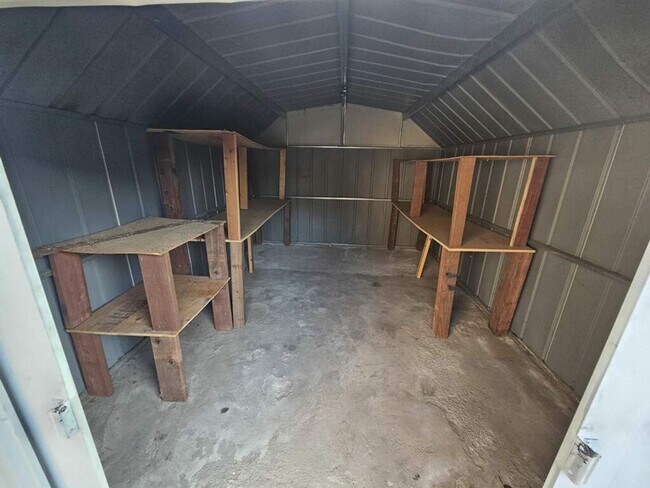 Building Photo - SW-Bakersfield 3 bedrooms 2 baths house