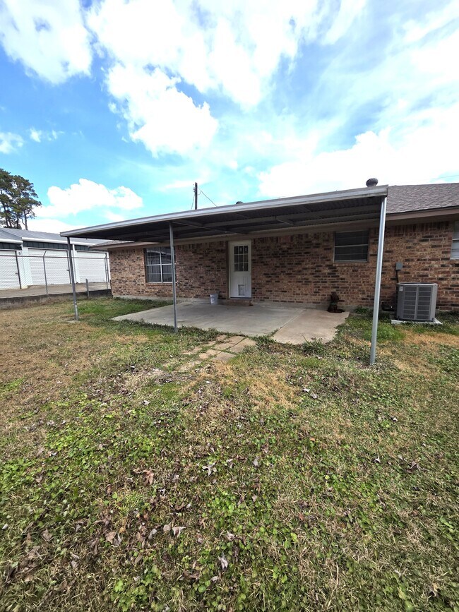 Building Photo - 3360 US-69