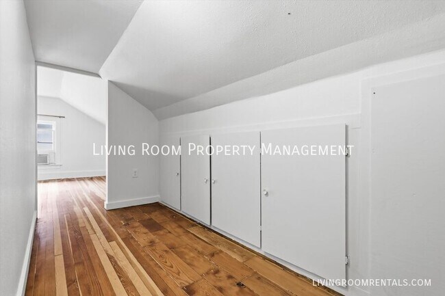 Building Photo - 7504 SE Woodstock Blvd