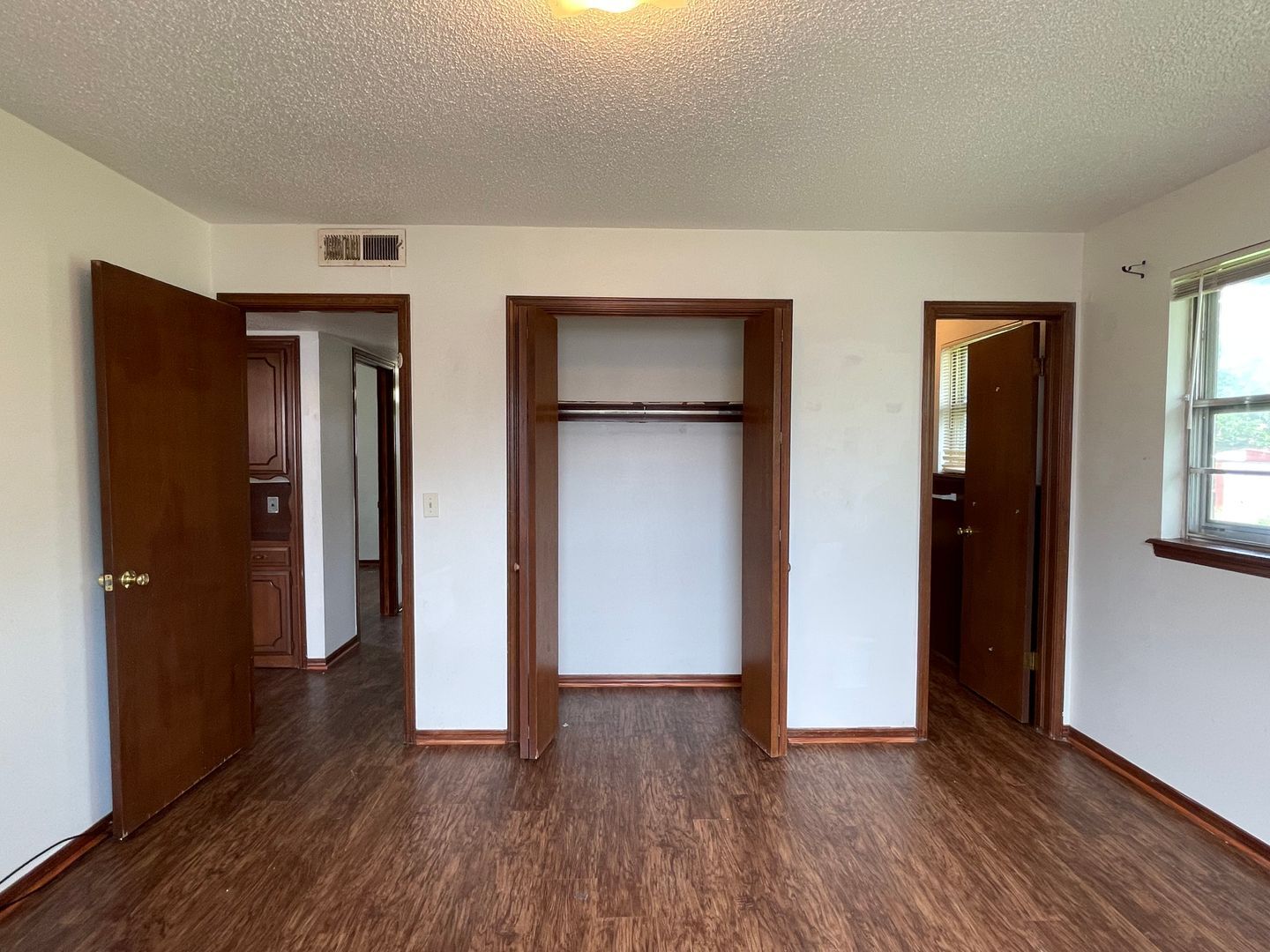 Building Photo - 4841 Newport Dr