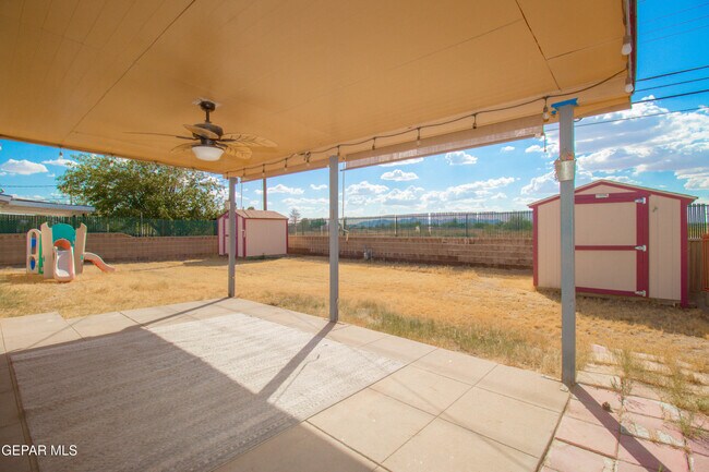 Building Photo - 451 Borrett St