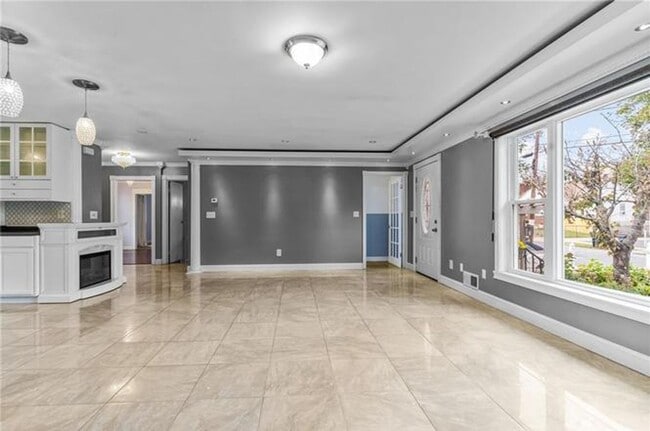 Building Photo - 45-47 Clym Street