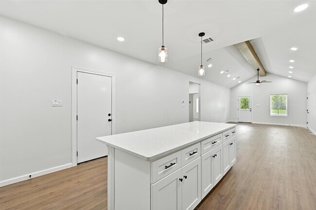 Building Photo - 6109 Woodrow St