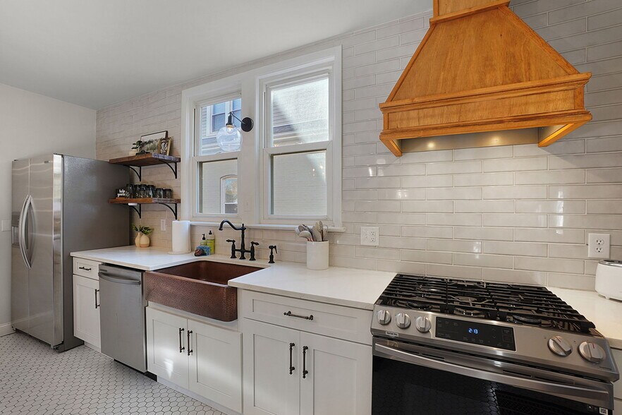 Building Photo - 1015 N 5th St