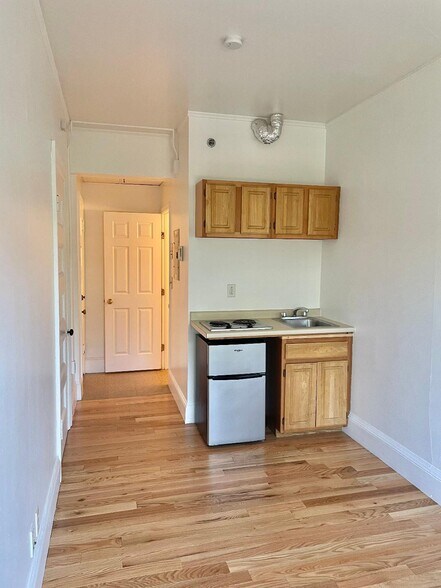Primary Photo - 1064 Beacon St