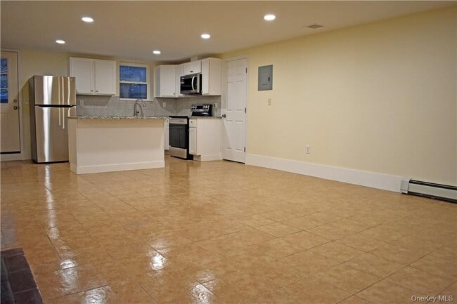 Building Photo - 33 E Vacation Dr