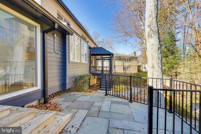 Building Photo - 4001 N Ridgeview Rd