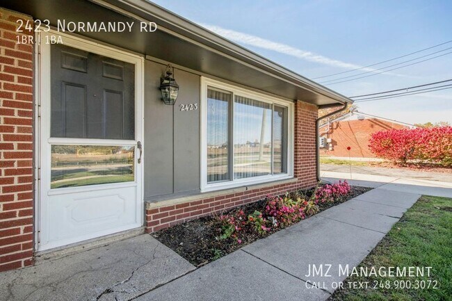 Building Photo - COMPLETELY UPDATED BEAUTIFUL RANCH STYLE P...