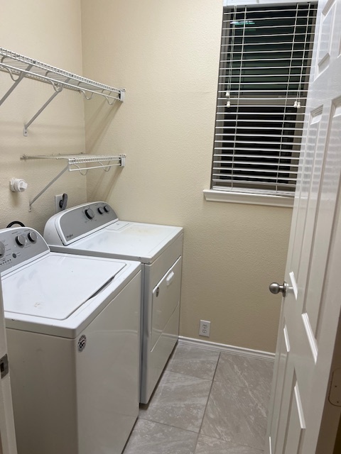 Laundry Room-main floor - 2811 Acacia Fair Ln