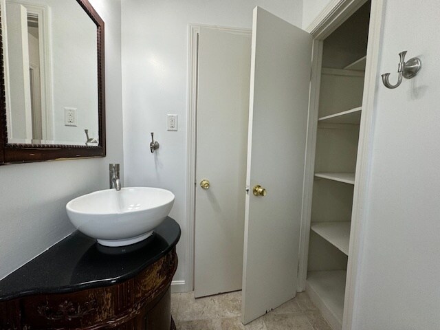 Building Photo - 17 Sinai Cir