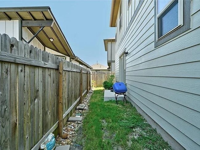 Building Photo - 906 Boatswain Wy