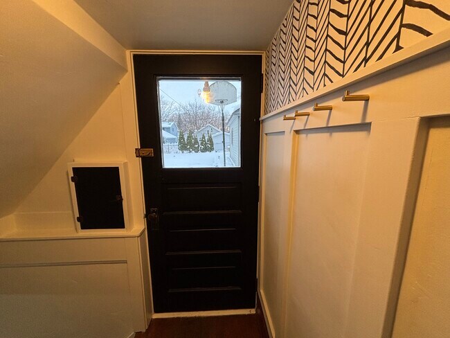 Building Photo - 717 S Fairview St