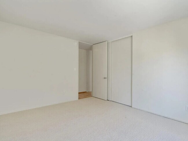 Building Photo - 1885 Jackson St