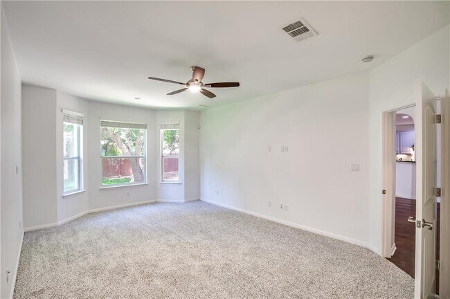 Building Photo - 401 Ridgetop Bend