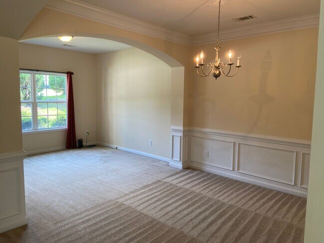 Building Photo - 4BR Home w/ Fireplace + 2-Car Garage in Snellville