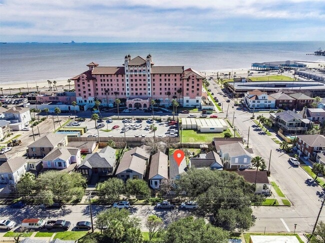 Building Photo - 2021 Avenue O 1/2