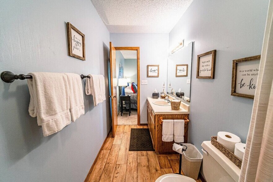 Building Photo - 5 Chandler Ln