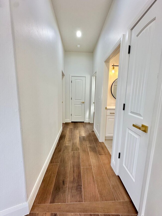 Building Photo - Beautiful 3-bed 2 bath Home! VIEWS VIEWS V...