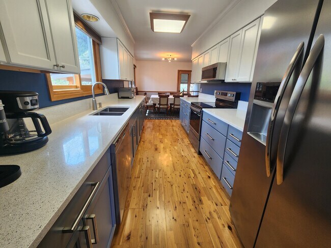 Building Photo - 322 Park Dr