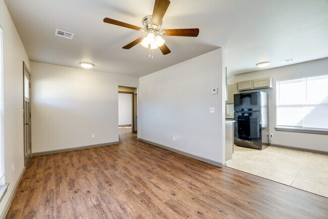 Building Photo - 2412 NW 40th St