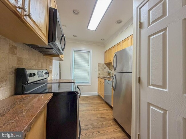 Building Photo - 318 11th St SE