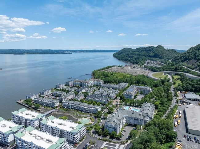 Building Photo - 1321 Round Pointe Dr