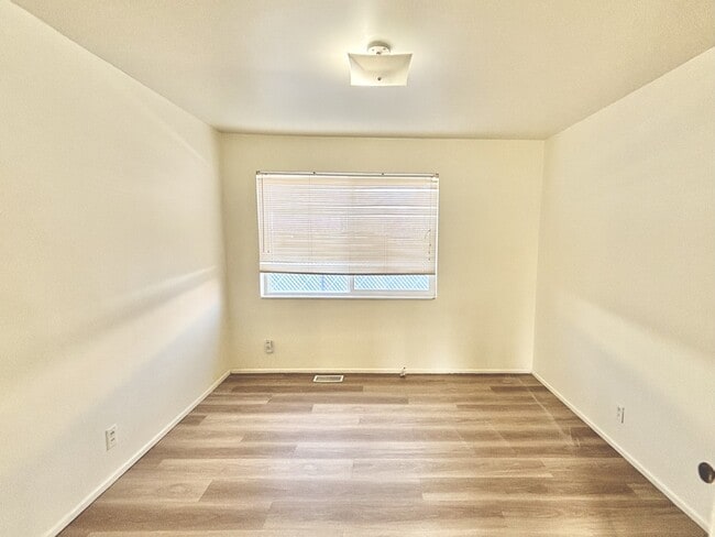 Building Photo - 1001 S 400 E