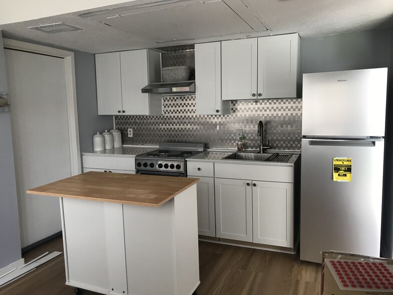 Kitchen - 454 Racine Dr