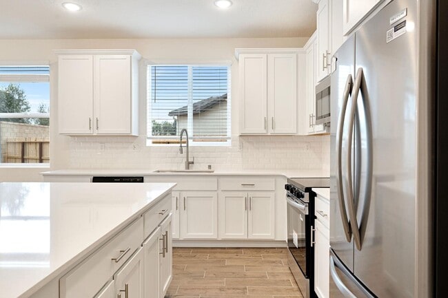 Building Photo - 2143 N Renn Ave