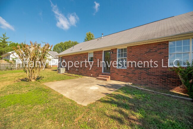 Building Photo - 2427 Hunters Way