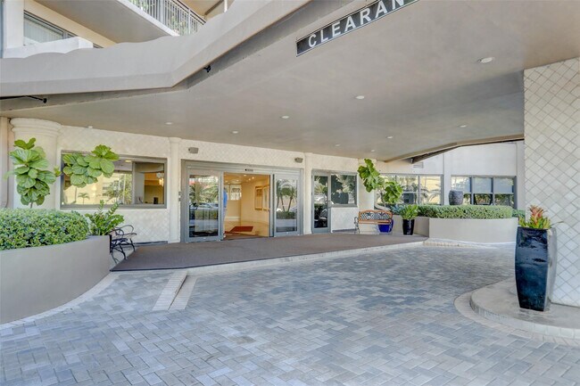 Building Photo - 3800 Galt Ocean Dr