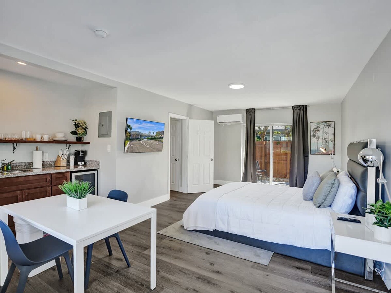 Building Photo - 3208 NE 9th St