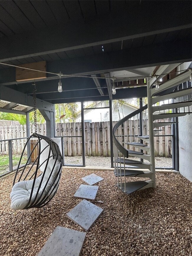 Building Photo - 1531 NE 35th St