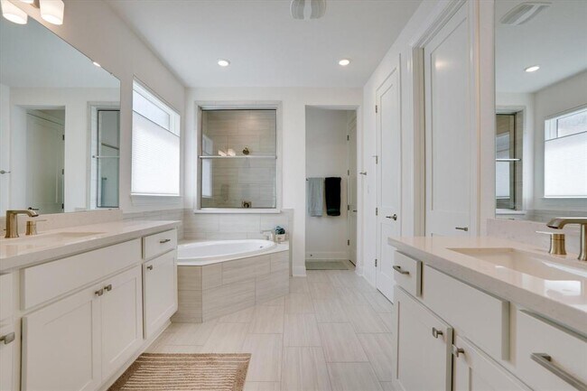 Building Photo - 916 Pear Tree Ln