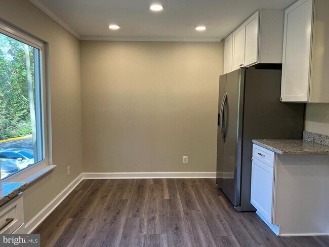 Building Photo - 1635 Westwind Way
