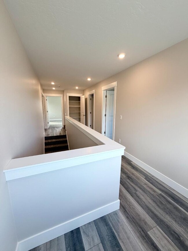 Building Photo - 7212 Shaver Dr