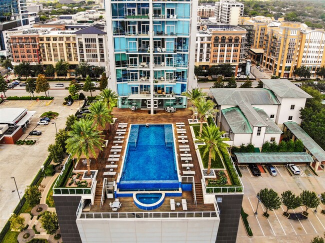 Building Photo - 2727 Kirby Dr