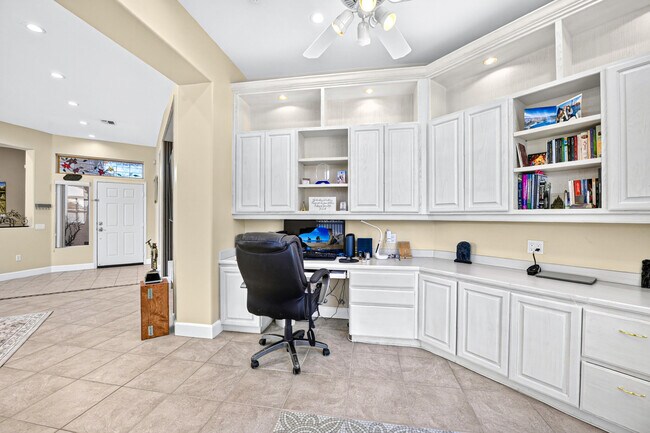 Building Photo - 78804 Platinum Dr