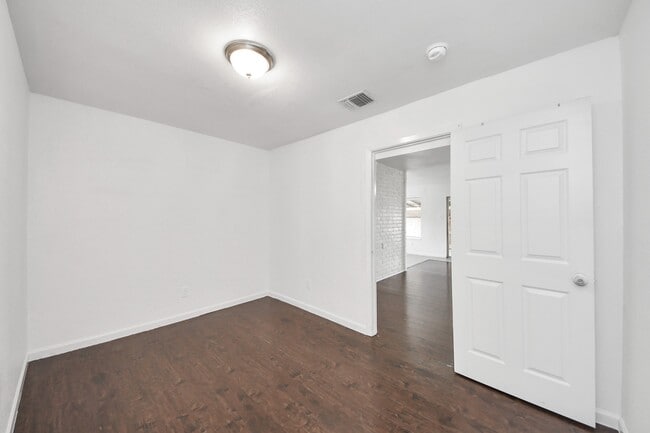 Building Photo - 7410 La Pl Dr