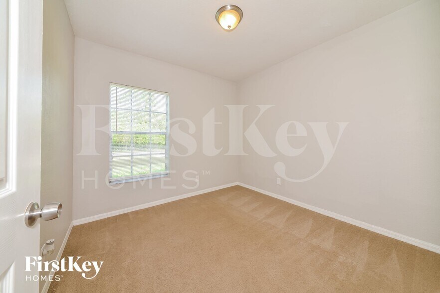 Building Photo - 4448 N Biscayne Dr