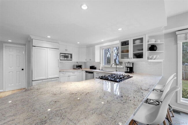 Building Photo - 70 Tanners Neck Ln