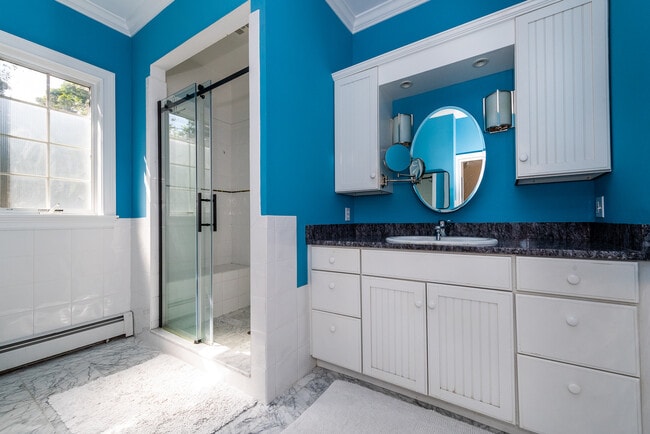 Building Photo - 11 N Main St