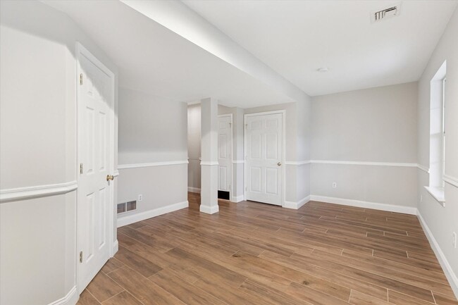 Building Photo - 3B/4B Townhome in Phoenixville!